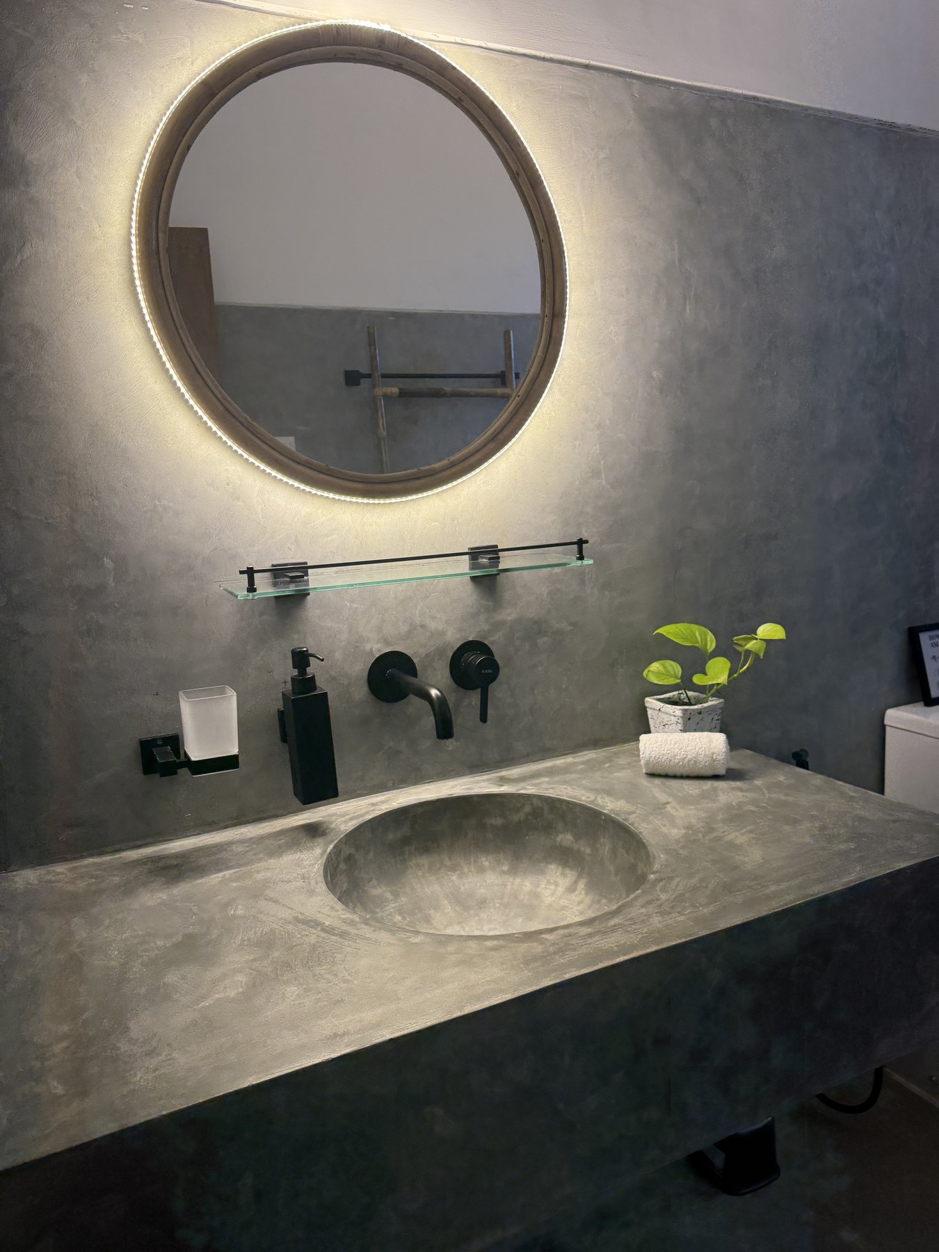 Single Fin bathroom