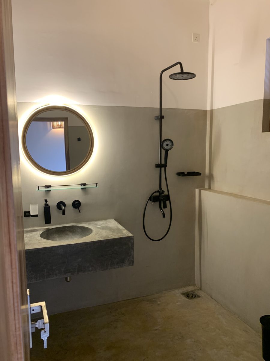 Thruster room bathroom